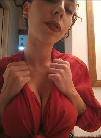 capri31 Nude Leaks Photo 16