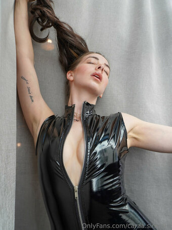 caraa.sinclairr Nude Leaks Photo 2