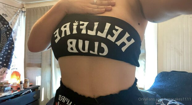 caracakes1111 Nude Leaks Photo 17