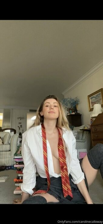 carolinecalloway Nude Leaks Photo 8