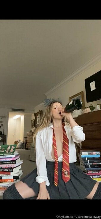 carolinecalloway Nude Leaks Photo 10