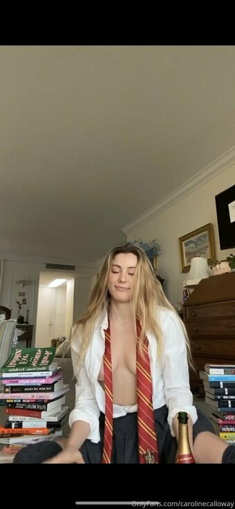 carolinecalloway Nude Leaks Photo 11