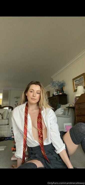 carolinecalloway Nude Leaks Photo 13