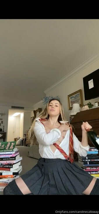 carolinecalloway Nude Leaks Photo 15