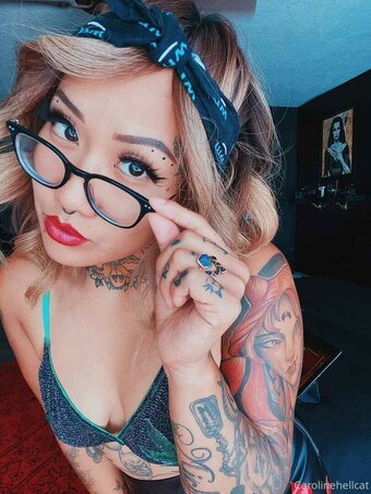 Carolinehellcat / https: Nude Leaks Photo 2