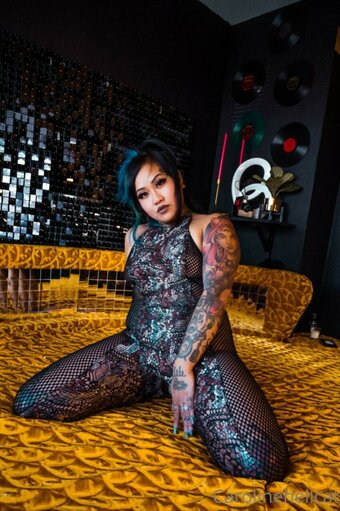 Carolinehellcat / https: Nude Leaks Photo 5