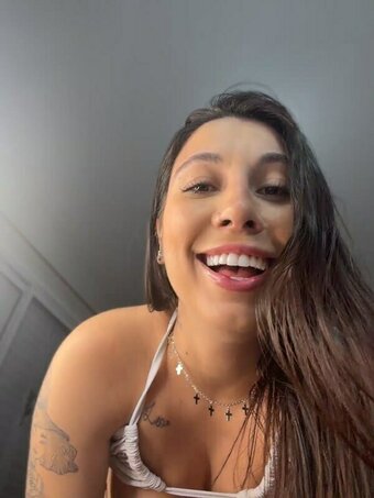 Carolini09 / Caroliney9 / https: Nude Leaks Photo 23