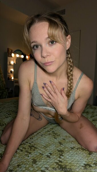 carrs_content Nude Leaks Photo 17