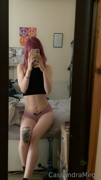 cassandrameg / thathippiechixk Nude Leaks OnlyFans Photo 17