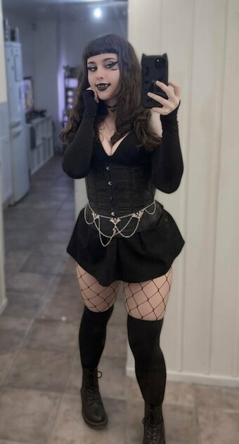 catluvsfrogs / https: Nude Leaks Photo 1