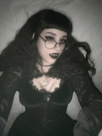 catluvsfrogs / https: Nude Leaks Photo 2