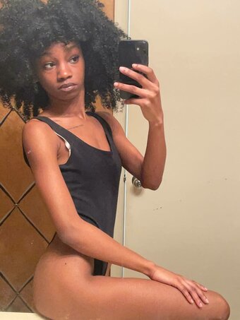 Cecee873 / https: Nude Leaks Photo 2