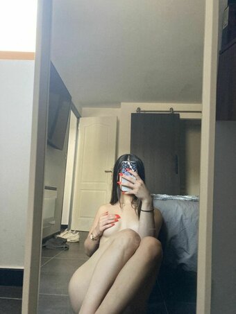 Célia Nude Leaks Photo 8