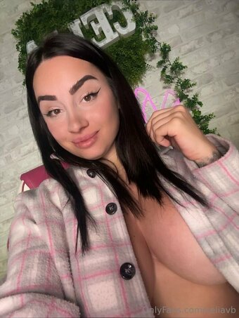 celiavb Nude Leaks Photo 11