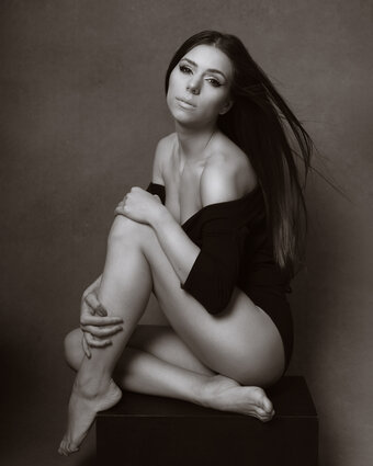 Cezara Munteanu Nude Leaks Photo 1