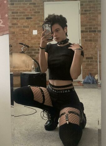 chapstickbxtch / punkbxtch Nude Leaks OnlyFans Photo 10