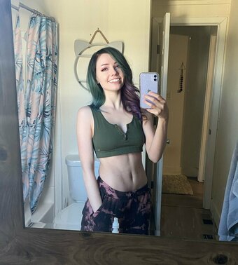 Charleemanderz Nude Leaks Photo 17