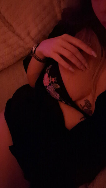 Charrylocks / blowsomecherry Nude Leaks OnlyFans Photo 8