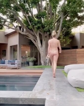 Chelsea Handler / chelseacockhandler / chelseahandler Nude Leaks OnlyFans Photo 4
