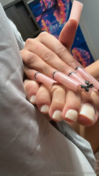 cherryizzyy / ms.izzii Nude Leaks OnlyFans Photo 4