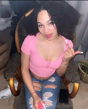 cherryizzyy / ms.izzii Nude Leaks OnlyFans Photo 25