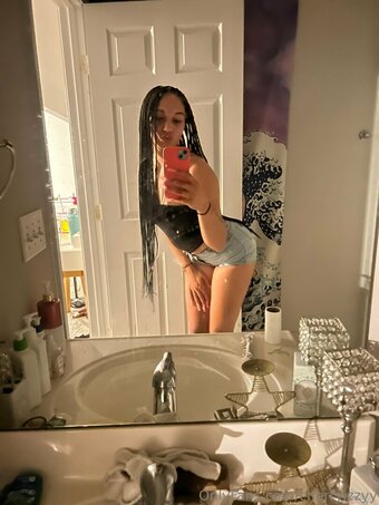 cherryizzyy / ms.izzii Nude Leaks OnlyFans Photo 26
