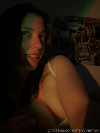 cherryvamprx / Lilah / cherryvampr / https: / lunacherri Nude Leaks OnlyFans Photo 10