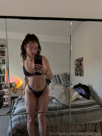 cherryvamprx / Lilah / cherryvampr / https: / lunacherri Nude Leaks OnlyFans Photo 14