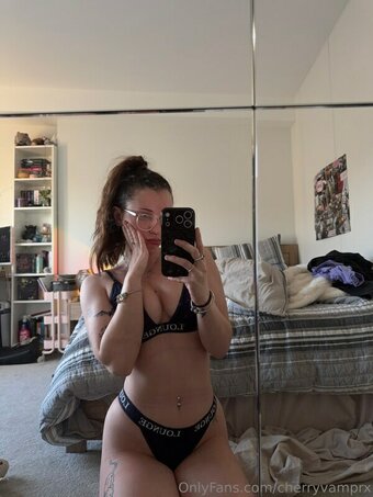 cherryvamprx / Lilah / cherryvampr / https: / lunacherri Nude Leaks OnlyFans Photo 21