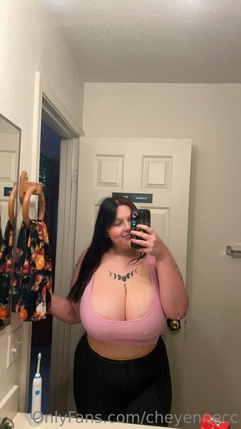 cheyennecc / Cheybxbbles / cheyennecc_ / https: Nude Leaks OnlyFans Photo 2