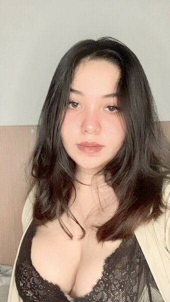 ChizzCakeee / chizzcakeee0107 / lavalunya Nude Leaks OnlyFans Photo 2