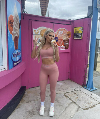 Chloe Burrows / chloeburrows Nude Leaks Photo 4