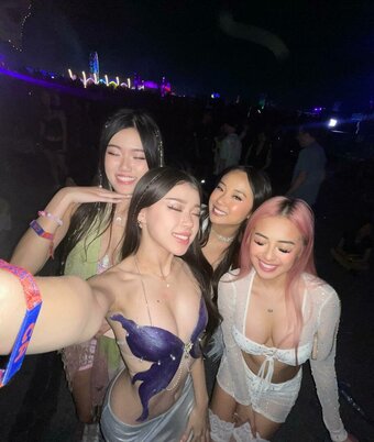 Christina Shi / christinaashi / stinasmemories Nude Leaks Photo 15