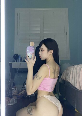 chuui.e / Diana Hyunh Nude Leaks Photo 13