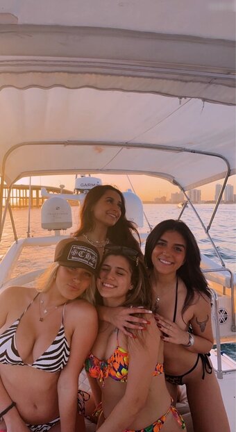 Claira Lizzy Nude Leaks Photo 20