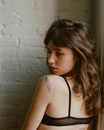 Clairo Nude Leaks Photo 10