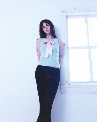 Clairo Nude Leaks Photo 14