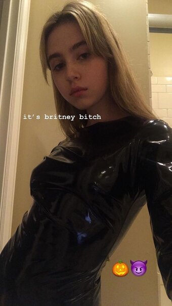 Clairo Nude Leaks Photo 25