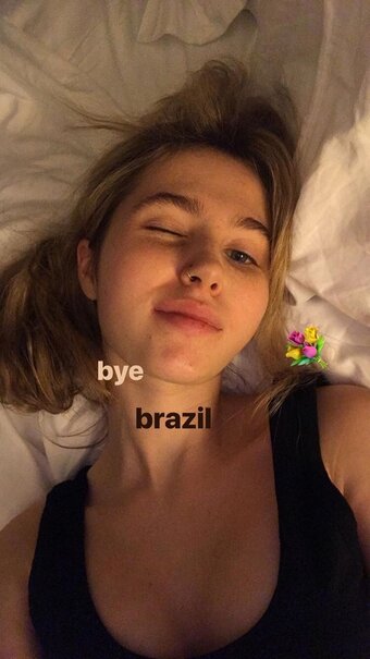 Clairo Nude Leaks Photo 26