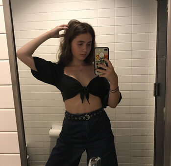 Clairo Nude Leaks Photo 29