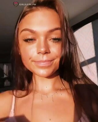 Clare Temerowski / claretemerowski Nude Leaks Photo 2