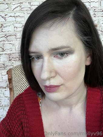 Classy Gothic Witch / CalystaStarr / calystabelle / https: / mollyv96 / mollyvvip Nude Leaks OnlyFans Photo 1