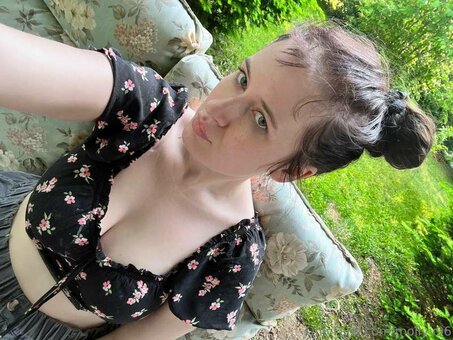 Classy Gothic Witch / CalystaStarr / calystabelle / https: / mollyv96 / mollyvvip Nude Leaks OnlyFans Photo 4