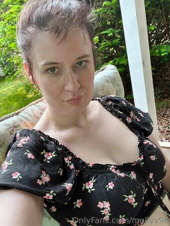 Classy Gothic Witch / CalystaStarr / calystabelle / https: / mollyv96 / mollyvvip Nude Leaks OnlyFans Photo 5