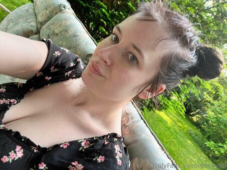 Classy Gothic Witch / CalystaStarr / calystabelle / https: / mollyv96 / mollyvvip Nude Leaks OnlyFans Photo 6