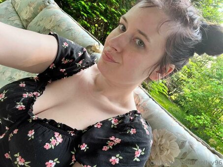 Classy Gothic Witch / CalystaStarr / calystabelle / https: / mollyv96 / mollyvvip Nude Leaks OnlyFans Photo 7