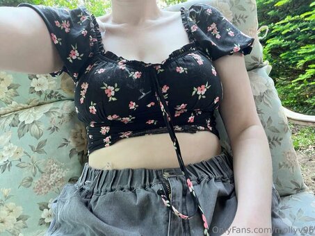 Classy Gothic Witch / CalystaStarr / calystabelle / https: / mollyv96 / mollyvvip Nude Leaks OnlyFans Photo 10