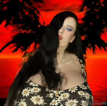 Classy Gothic Witch / CalystaStarr / calystabelle / https: / mollyv96 / mollyvvip Nude Leaks OnlyFans Photo 16