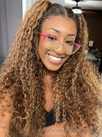 Coco Bee / bbycocobee / br0nzedcoco Nude Leaks OnlyFans Photo 4