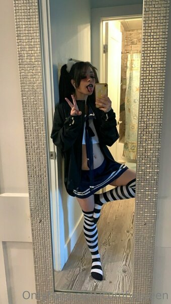 comfyqueen Nude Leaks Photo 16